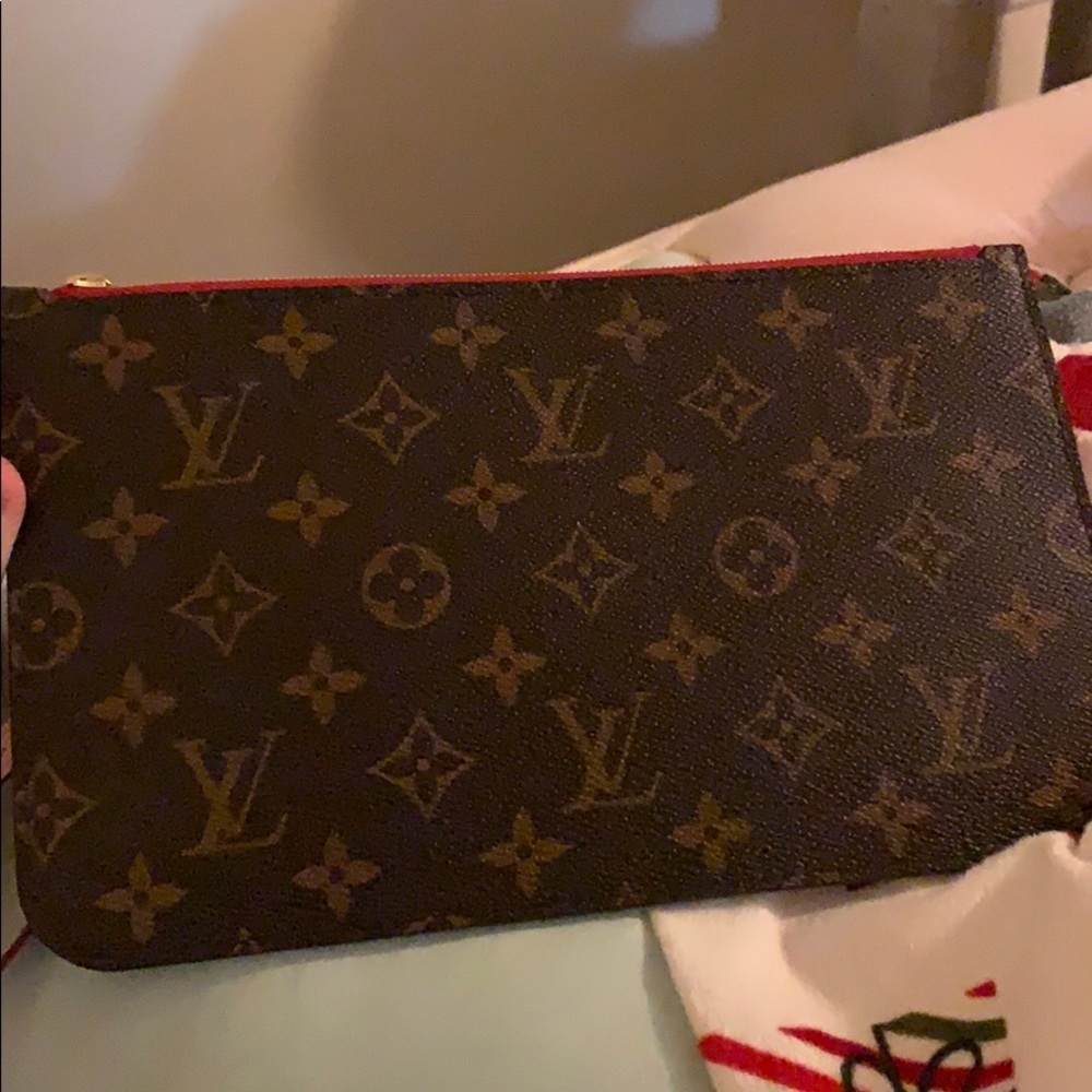 Louis Vuitton Neverfull Pouchette